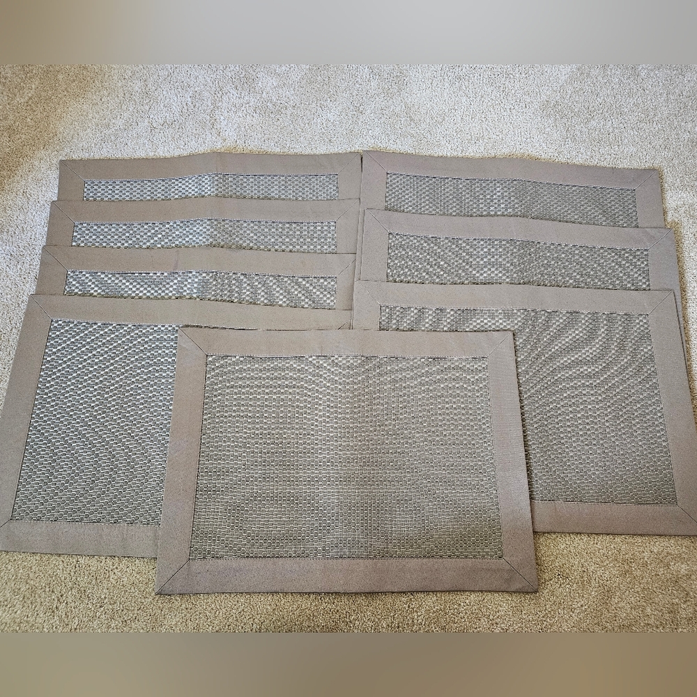 Jubilee Placemats NWT, 13 in x 18 in, Silver
